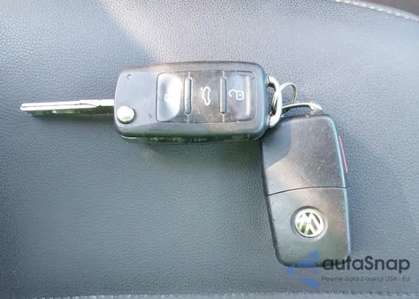 2014 Volkswagen Beetle 1.8T из США, поврежденный, VIN 3VWH07AT7EM638400